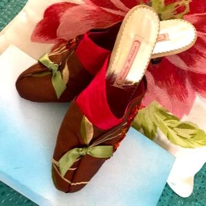 Handmade Wendy Holden shoes Los Olivos  2008. Floral princess BoHo velvet & silk